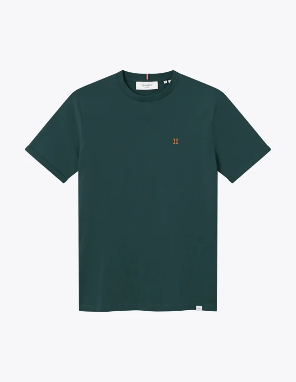 Noerregaard_T-Shirt_-_Seasonal-T-Shirt-LDM101155-546730-Pine_Green_Orange-5_d055b34e-8d6b-422a-aa0e-fdbeb895587f_1500x.jpg
