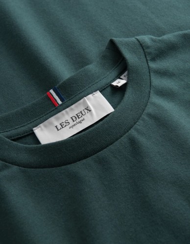 Noerregaard_T-Shirt_-_Seasonal-T-Shirt-LDM101155-546730-Pine_Green_Orange-5_1500x.jpg